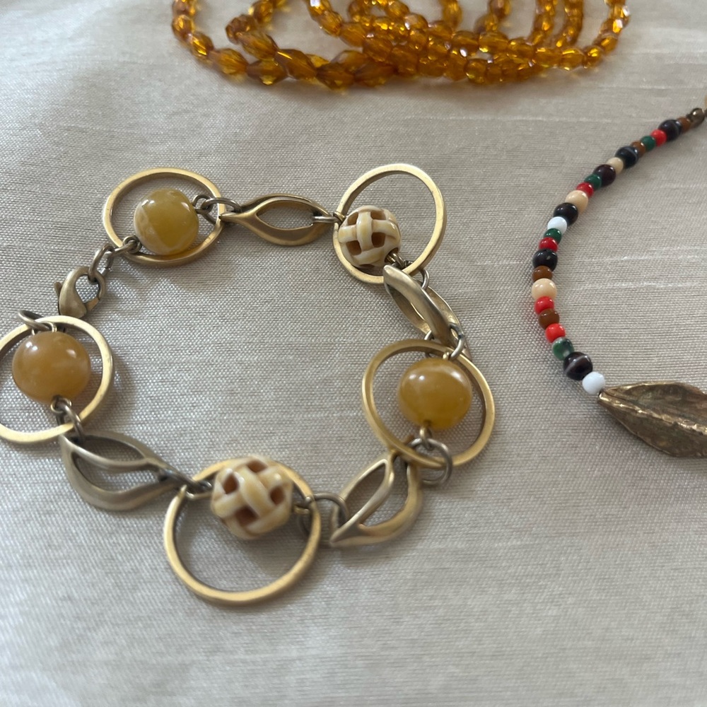 7 bracelets - Picture 2 of 3